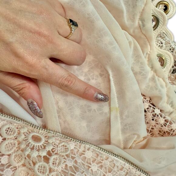 Maje Blush Pink Roso Gold Grommet Lace Tiered Half Sleeve Midi Dress size 1 / S - Picture 7 of 12